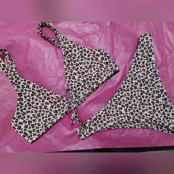 Bathing suits - Picture 4 of 6